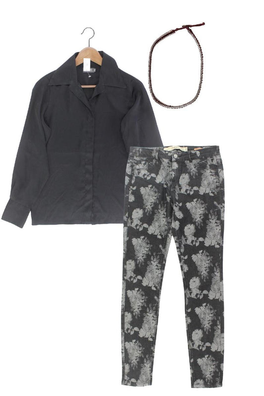 Second Hand Outfit Größe S mit Camera Langarmbluse in Gr. 36 und Halskette