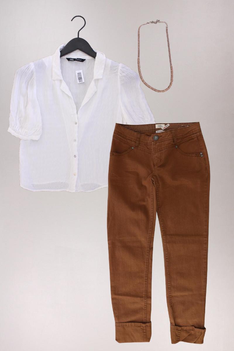 Second Hand Outfit Größe S mit Zara Kurzarmbluse in Gr. S und Halskette