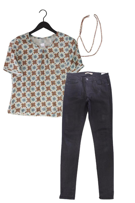 Second Hand Outfit Größe S mit Sommermann Kurzarmbluse in Gr. 36 und Schmuck