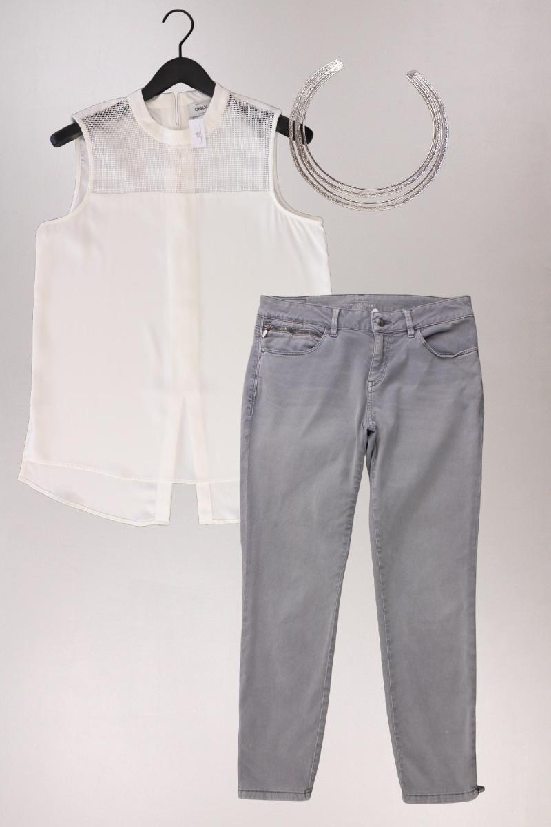 Second Hand Outfit Größe M mit Ärmellose Bluse in Gr. 40 und Halskette