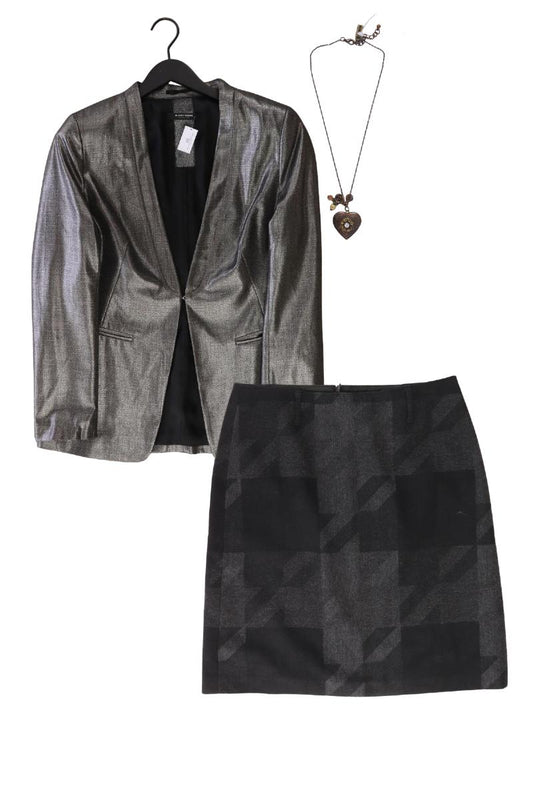 Second Hand Outfit Größe M mit Blacky Dress Longblazer in Gr. 40 und Halskette