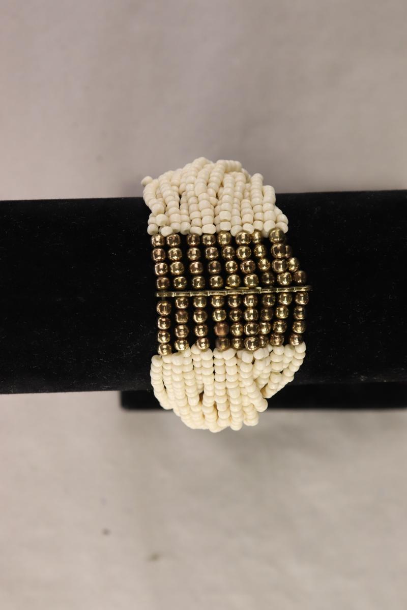 Perlenarmband creme