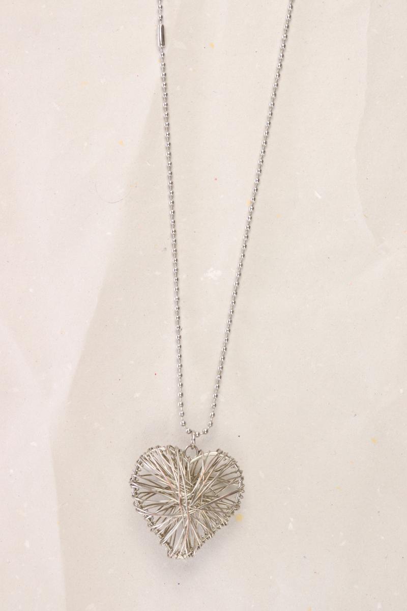 Second Hand Outfit Größe S mit s.Oliver Strickjacke in Gr. S und Halskette