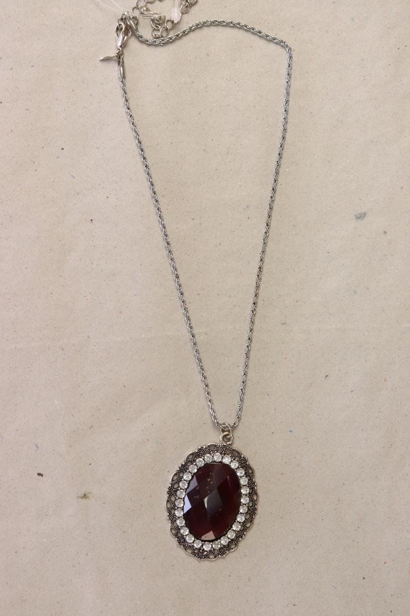 Second Hand Outfit Größe S mit More&More Spitzenbluse in Gr. 36 und Halskette