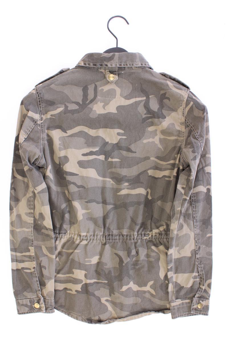Bershka Übergangsjacke Gr. S camouflage olivgrün