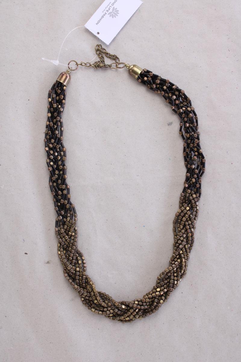 Second Hand Outfit Größe S mit Vero Moda Regular Shirt in Gr. S und Halskette