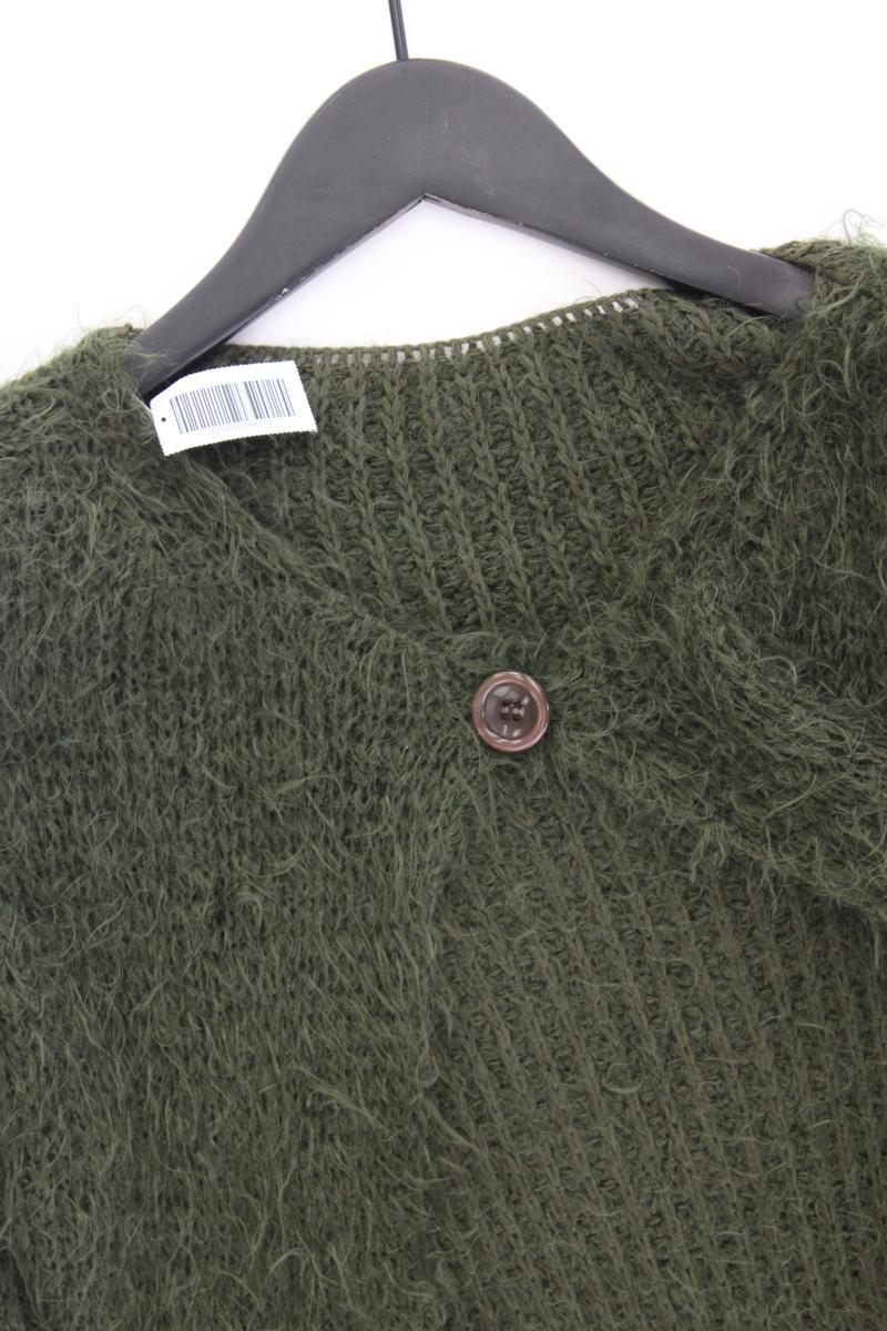 Second Hand Outfit Größe M mit Strickjacke in Gr. M und Halskette