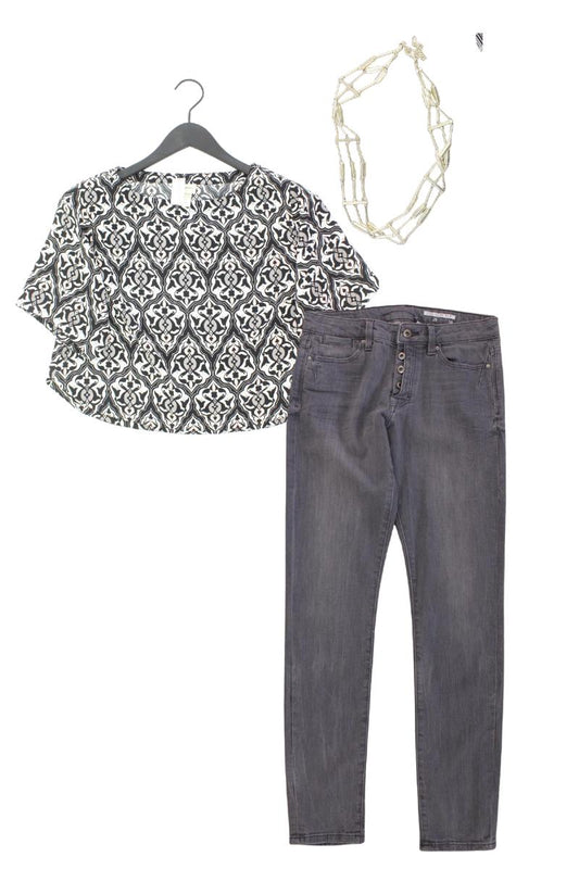 Second Hand Outfit Größe XS mit Kurzarmbluse in Gr. 34 und Halskette