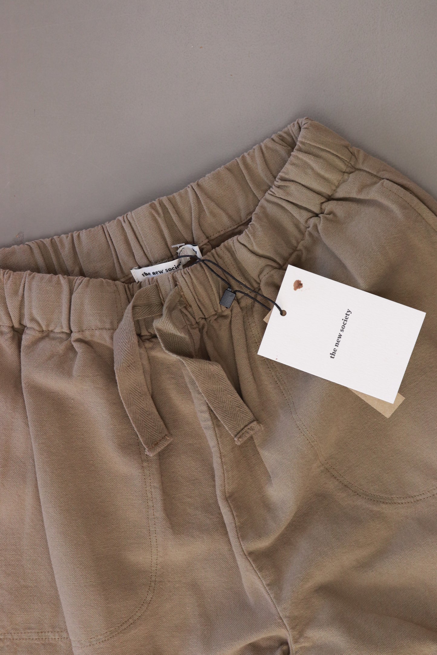the new society Paris Pants olivgrün Größe 14 Jahre neu mit Etikett
