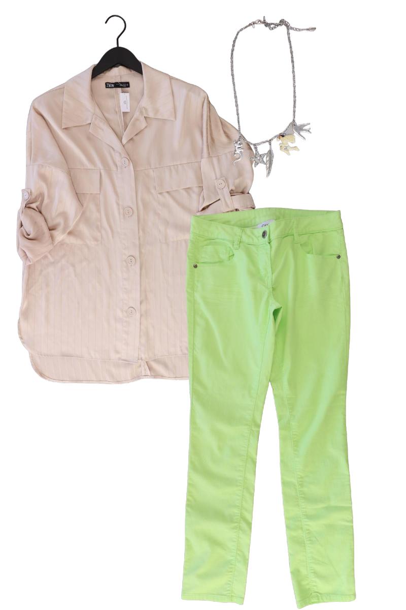 Second Hand Outfit Größe M mit Zara Oversize-Bluse in Gr. M und Halskette