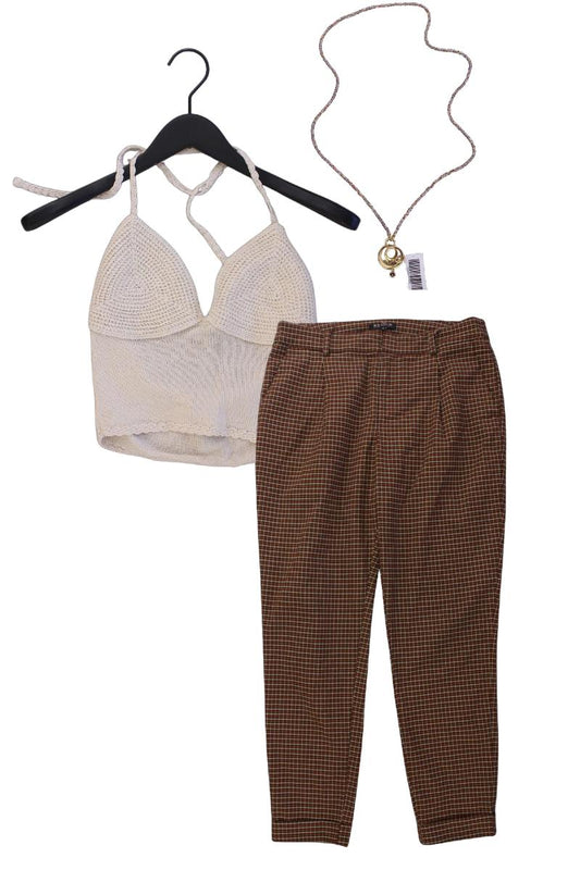 Second Hand Outfit Größe M mit Zara Neckholdertop in Gr. M und Halskette
