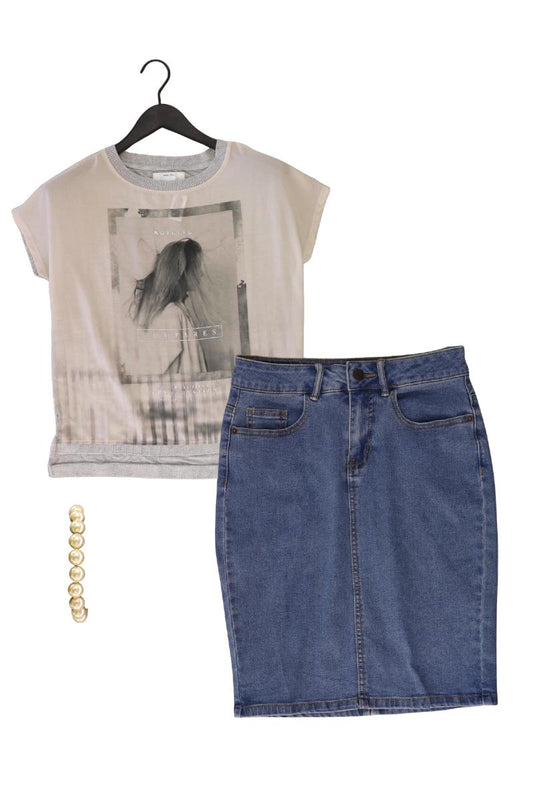 Second Hand Outfit Größe XS mit Only Printshirt in Gr. XS, Jeansrock in Gr. XS