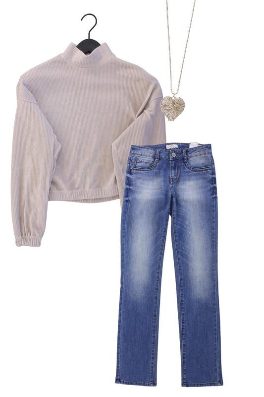 Second Hand Outfit Größe XS mit Bershka Langarmpullover in Gr. XS und Halskette