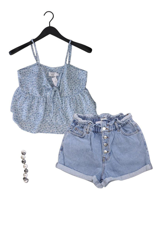 Second Hand Outfit Größe S mit NA-KD Spaghetti-Top in Gr. 36 und Armband