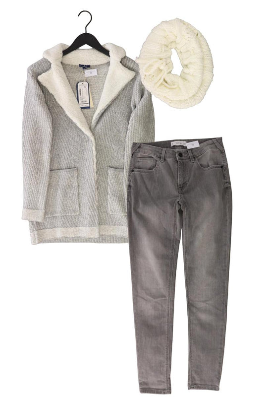 Second Hand Outfit Größe S mit Tom Tailor Strickjacke in Gr. S und Schal
