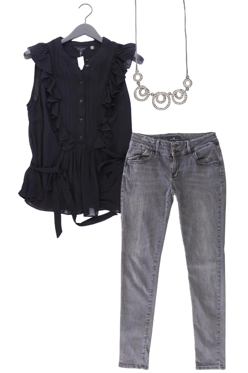 Second Hand Outfit Größe L mit Ted Baker Rüschenbluse in Gr. 42 und Halskette
