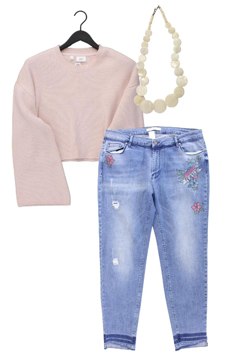 Second Hand Outfit Größe XL mit Feinstrickpullover in Gr. 44/46 und Schmuck