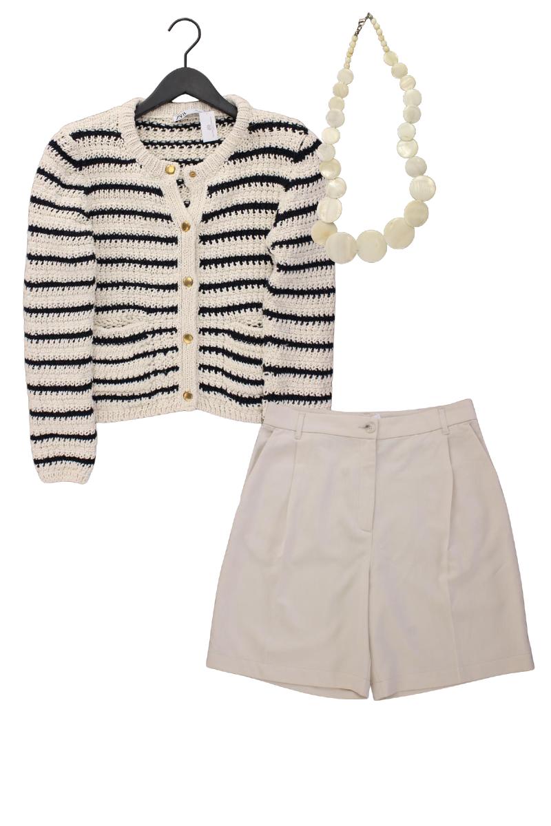 Second Hand Outfit Größe L mit Zara Strickjacke in Gr. L, Monki Shorts in Gr. 42