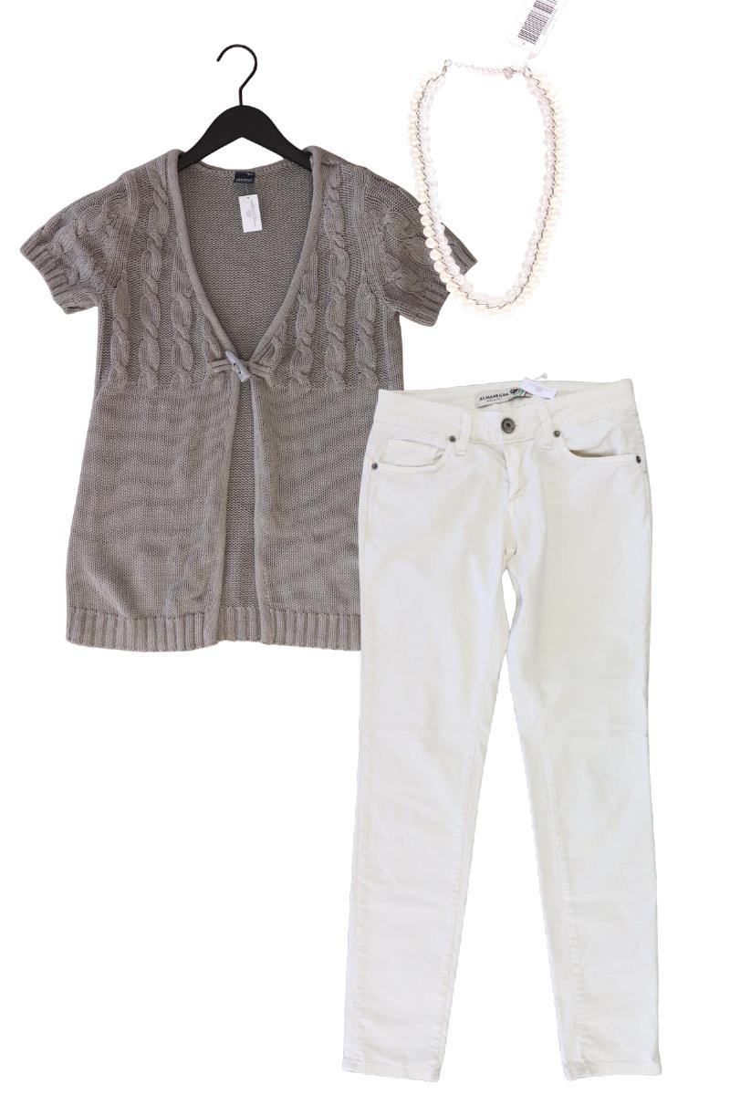 Second Hand Outfit Größe S mit Arizona Strickjacke in Gr. 36/38 und Halskette