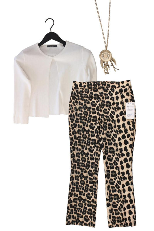 Second Hand Outfit Größe XS mit Esprit Strickjacke in Gr. XS und Halskette