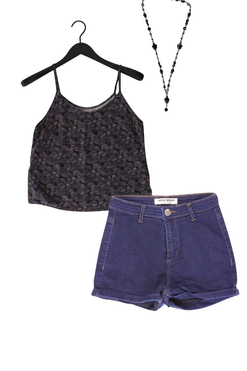 Second Hand Outfit Größe S mit Spaghetti-Top in Gr. S, Jeansshorts in Gr. 36