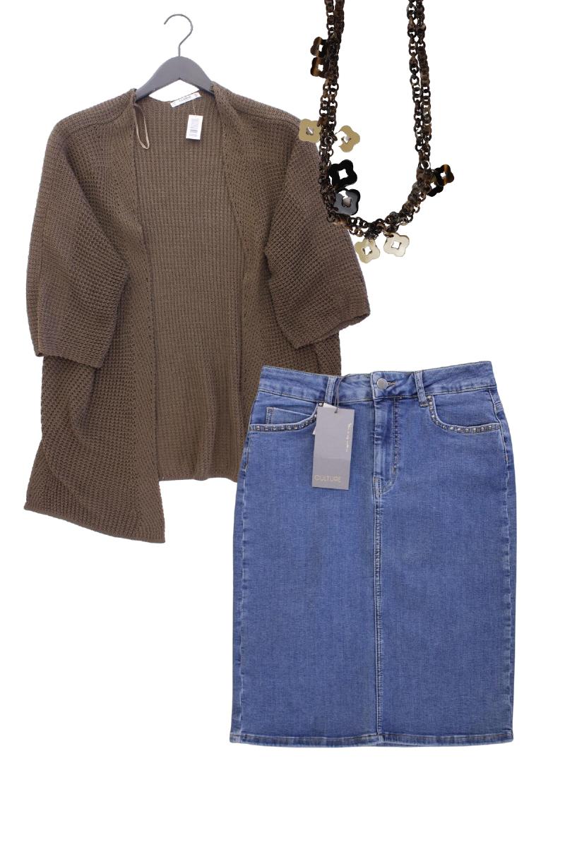 Second Hand Outfit Größe S mit Pull&Bear Strickjacke in Gr. S und Halskette