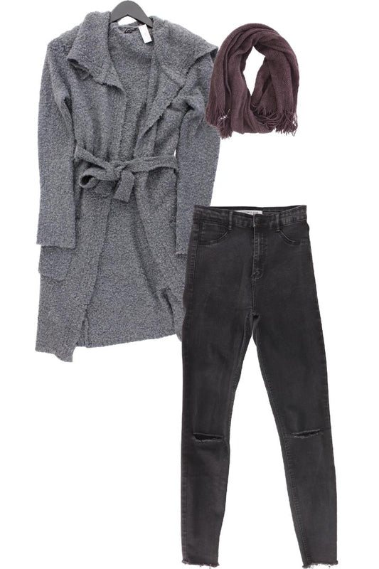 Second Hand Outfit Größe S mit More&More Strickjacke in Gr. 36 und Schal