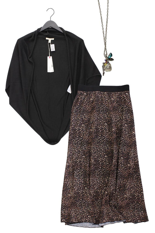 Second Hand Outfit Größe S mit Esprit Strickjacke in Gr. S und Schmuck