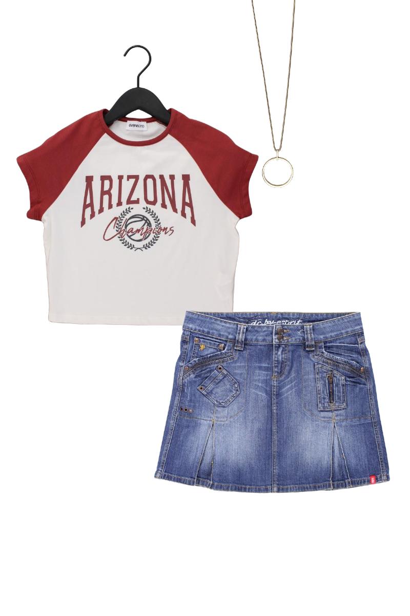 Second Hand Outfit Größe M mit Even & Odd Cropped Shirt in Gr. M und Halskette