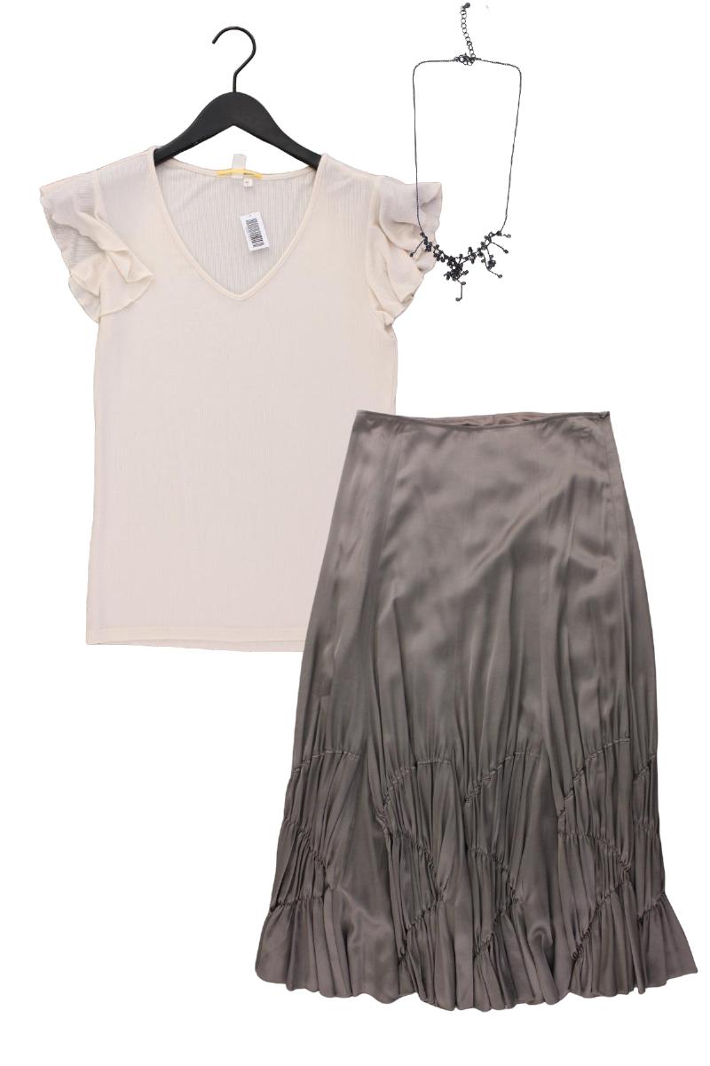 Second Hand Outfit Größe M mit QS by s.Oliver Shirt mit V-Ausschnitt in Gr. M