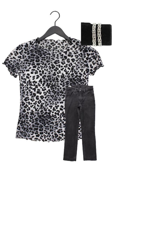 Second Hand Outfit Größe L mit URBAN CLASSICS Printshirt in Gr. L und Halskette