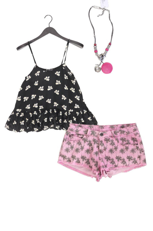 Second Hand Outfit Größe S mit Mango Spaghetti-Top in Gr. S, Hotpants in Gr. 36