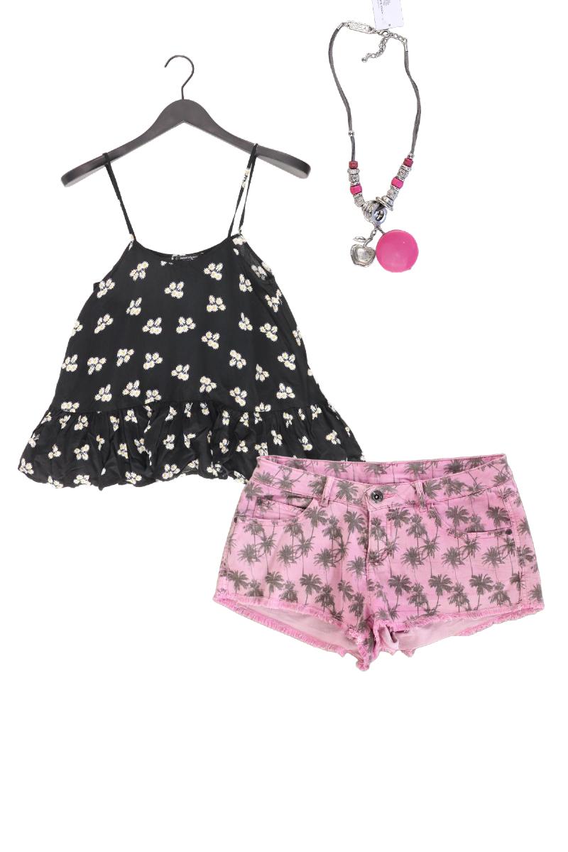 Second Hand Outfit Größe S mit Mango Spaghetti-Top in Gr. S, Hotpants in Gr. 36
