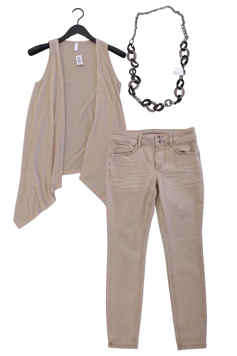 Second Hand Outfit Größe S mit Vero Moda Regular Weste in Gr. S und Halskette