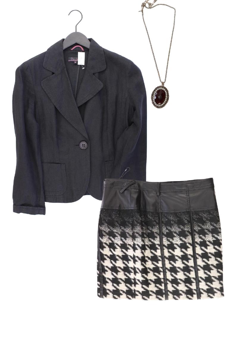 Second Hand Outfit Größe M mit Pia Jessen Leinenblazer in Gr. 38 und Halskette