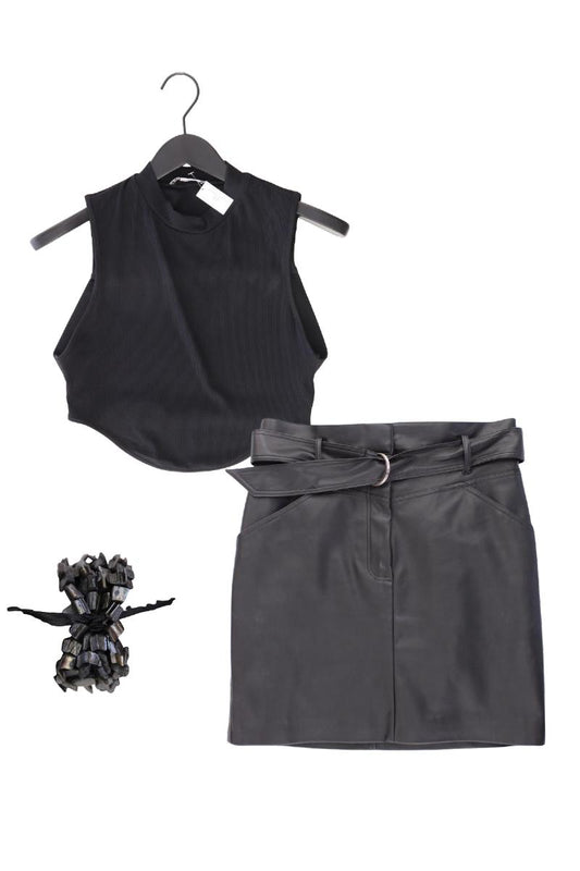 Second Hand Outfit Größe L mit Zara Crop Top in Gr. L, Kunstlederrock in Gr. 42