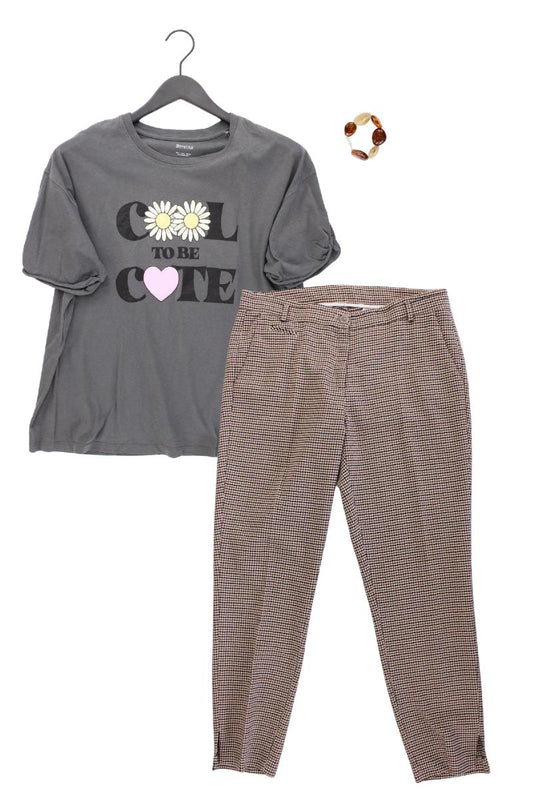 Second Hand Outfit Größe L mit Bershka Printshirt in Gr. L und Schmuck