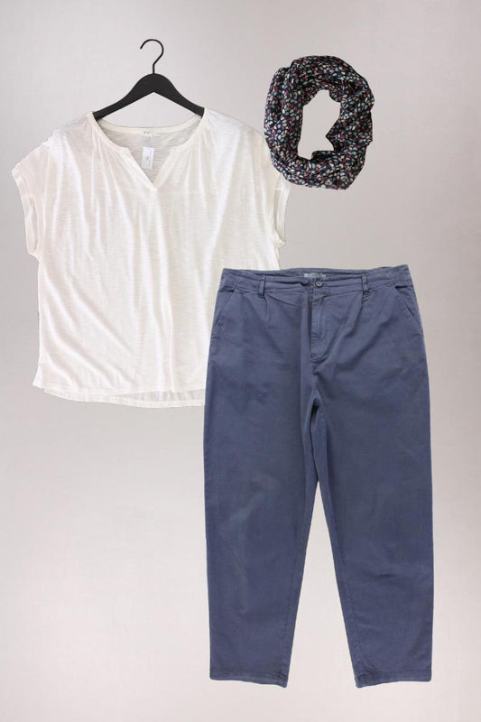 Second Hand Outfit Größe XL mit GAP Shirt mit V-Ausschnitt in Gr. XL und Tuch