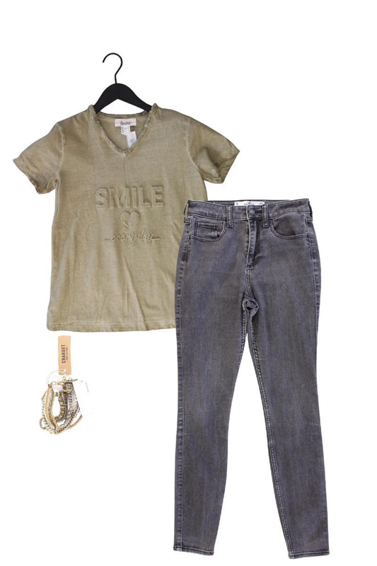 Second Hand Outfit Größe XS mit Tesini T-Shirt in Gr. 34 und Armband