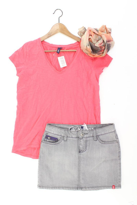 Second Hand Outfit Größe XS mit s.Oliver Shirt mit V-Ausschnitt in Gr. XS