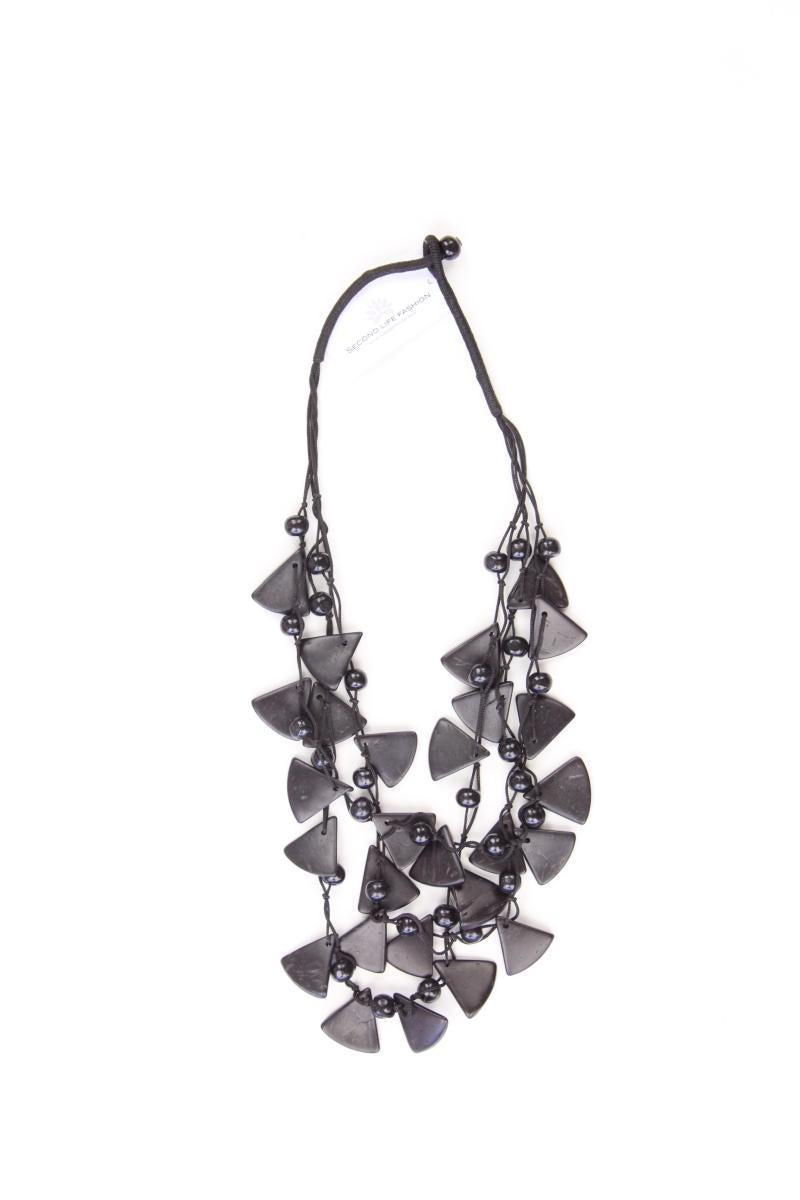 Second Hand Outfit Größe XS mit Juvia Feinstrickpullover in Gr. XS und Halskette