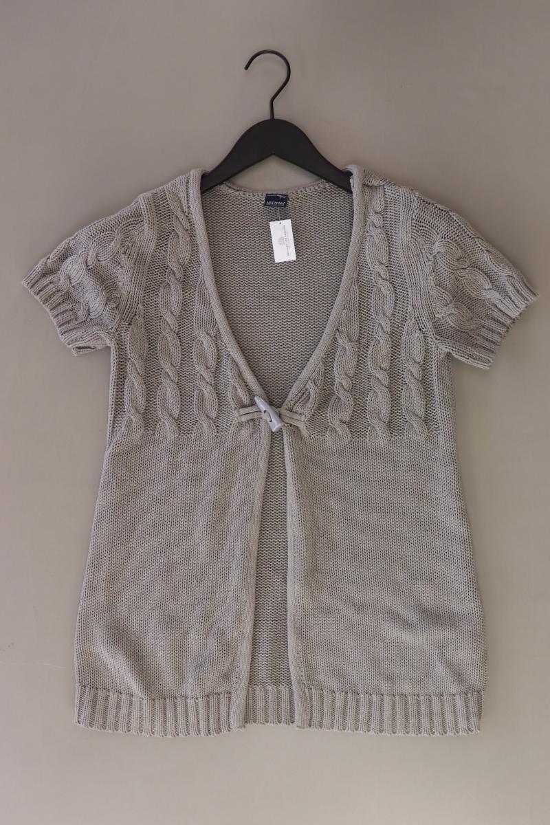 Second Hand Outfit Größe S mit Arizona Strickjacke in Gr. 36/38 und Halskette