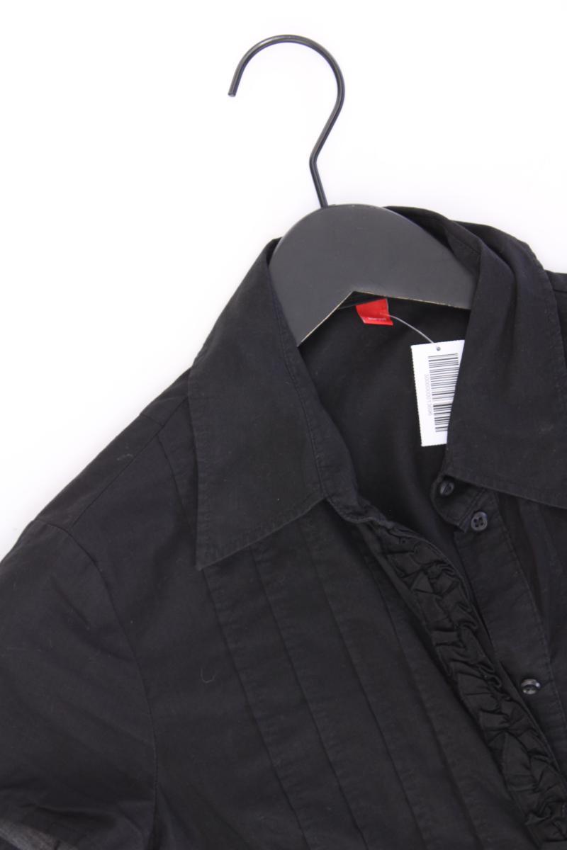 Second Hand Outfit Größe XS mit Esprit Rüschenbluse in Gr. XS und Halskette