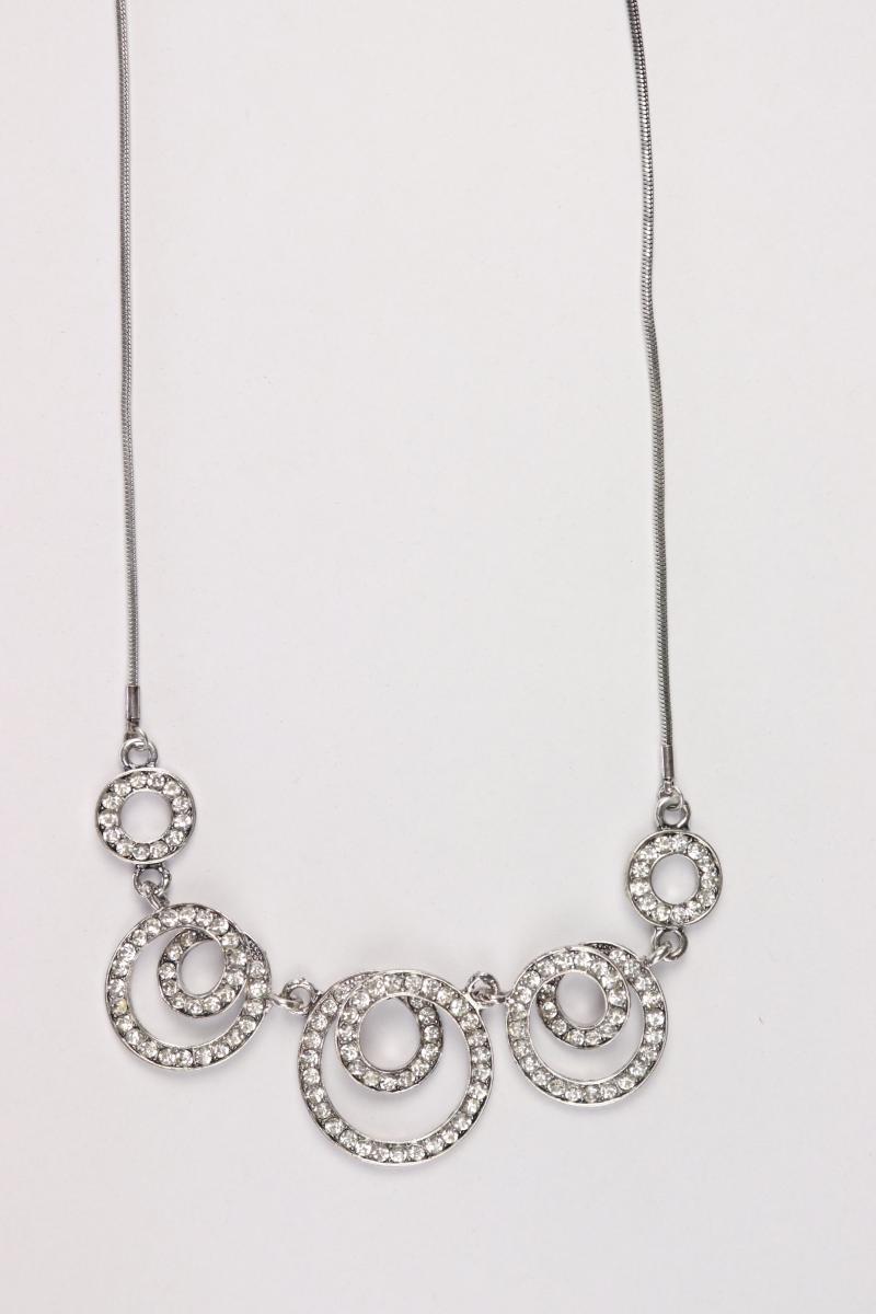 Second Hand Outfit Größe L mit Ted Baker Rüschenbluse in Gr. 42 und Halskette