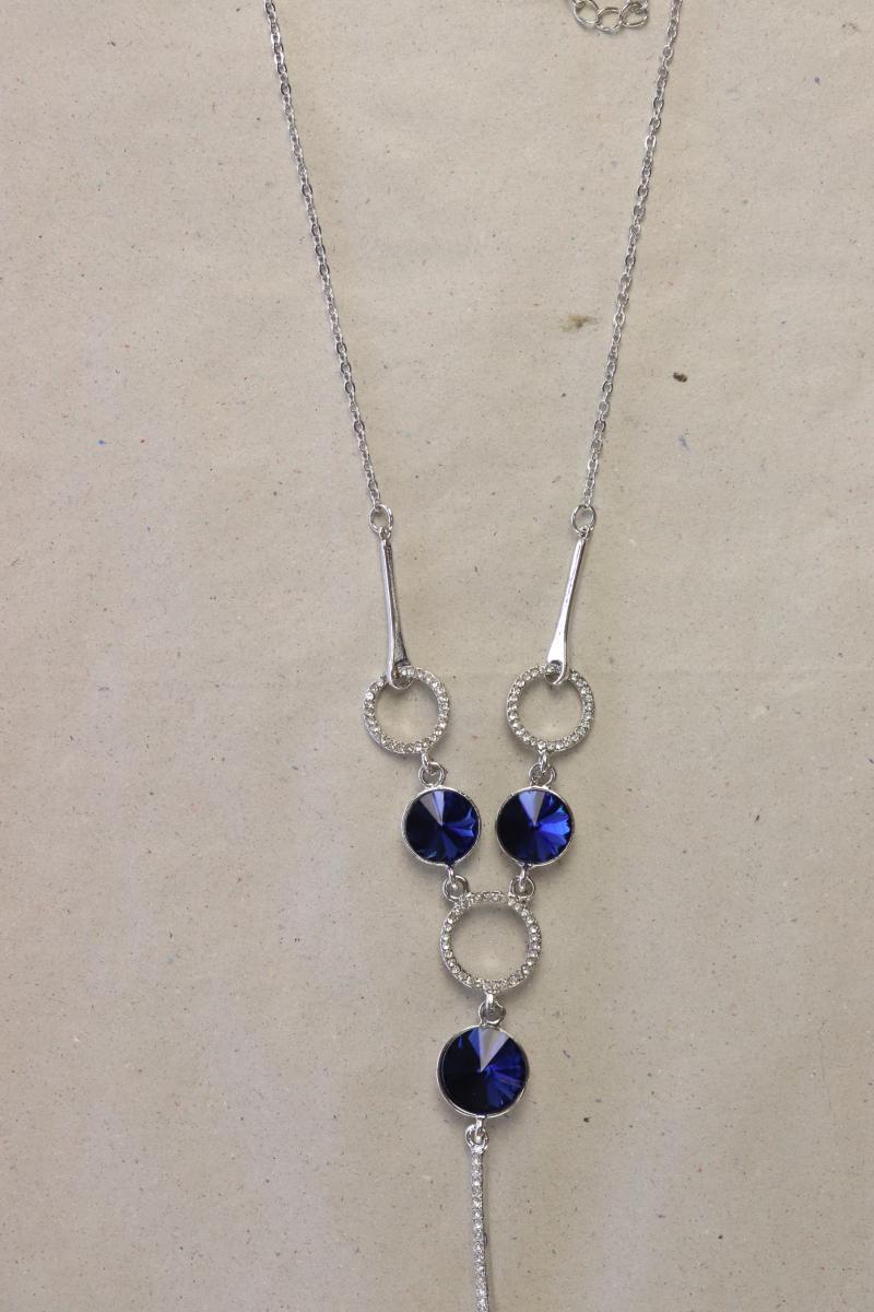 Second Hand Outfit Größe M mit H&M Rüschentop in Gr. 38 und Halskette