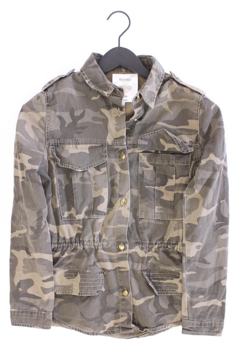 Bershka Übergangsjacke Gr. S camouflage olivgrün