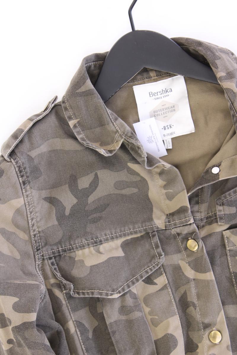 Bershka Übergangsjacke Gr. S camouflage olivgrün