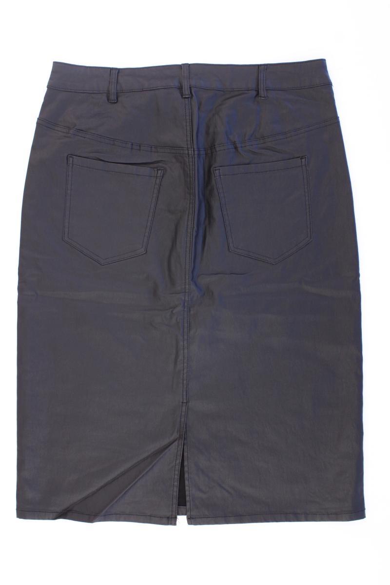 Second Hand Outfit Größe XL mit Spaghetti-Top in Gr. 46 und Halskette
