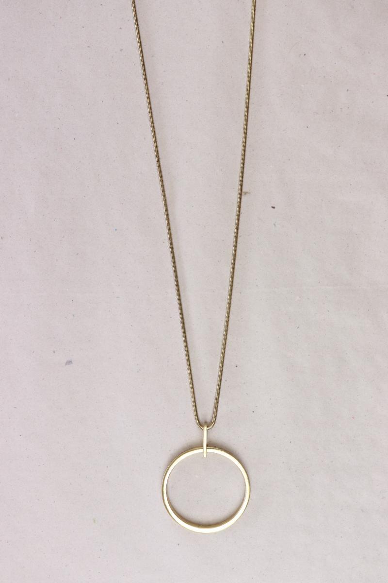 Second Hand Outfit Größe M mit Even & Odd Cropped Shirt in Gr. M und Halskette