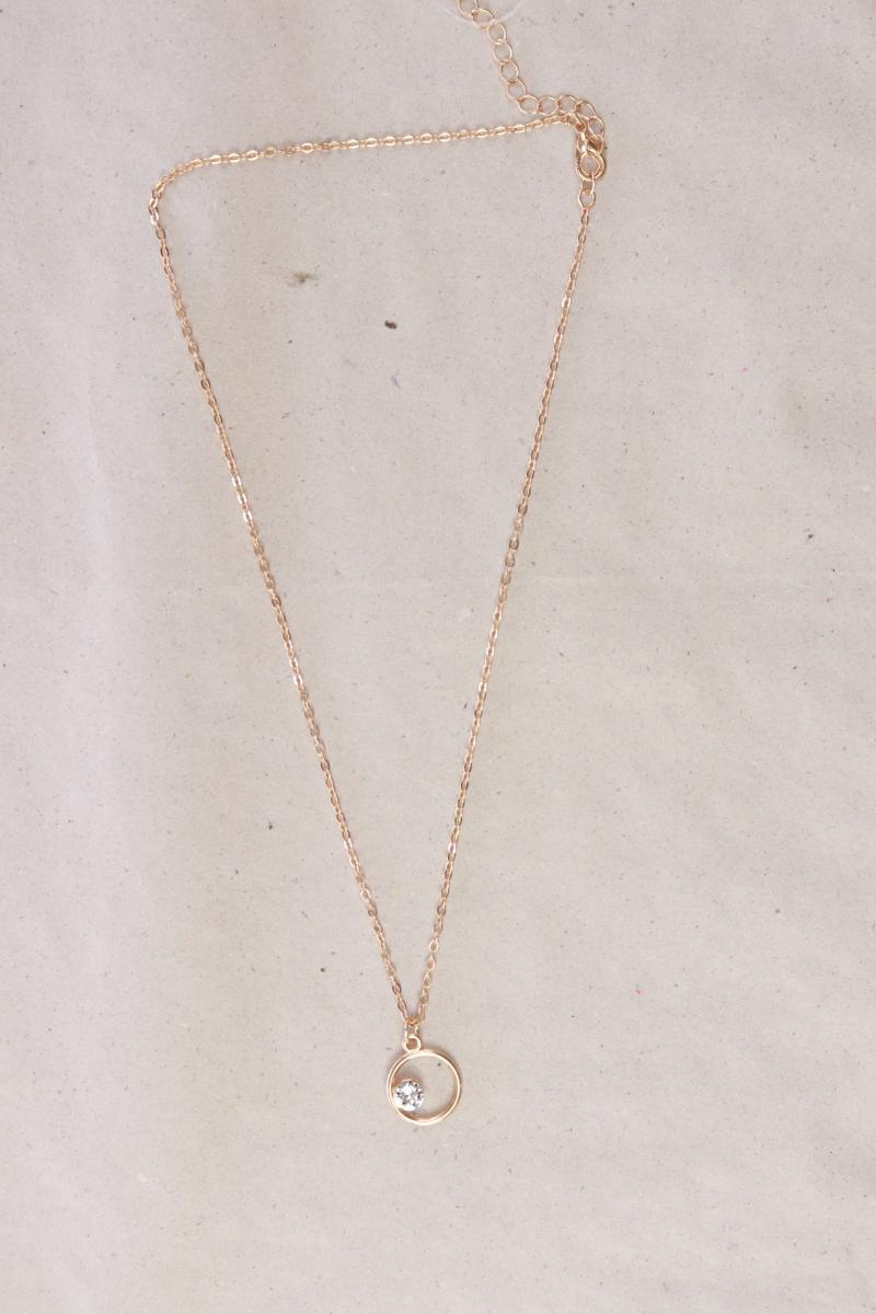 Second Hand Outfit Größe M mit Zara Cropped Shirt in Gr. M und Halskette